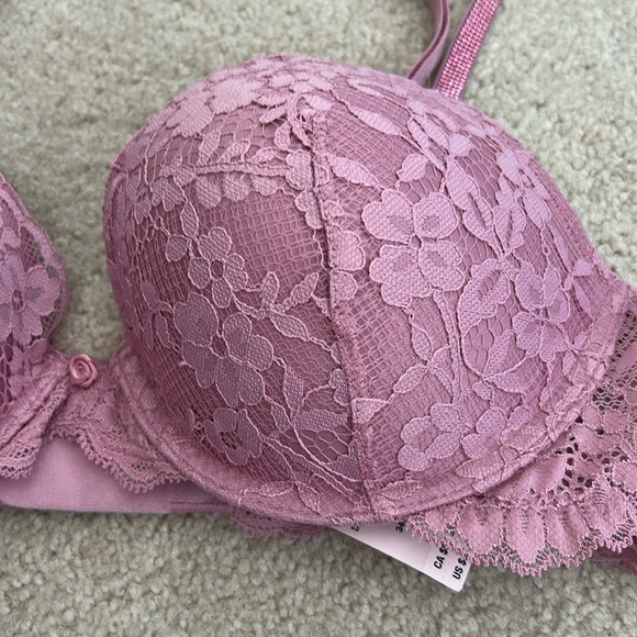 Victoria’s Secret Bra - Picture 2 of 10